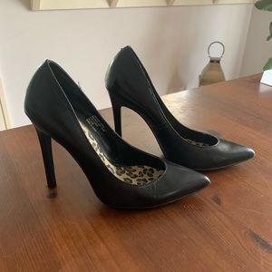 Pointed Toe Stiletto Pump - Black